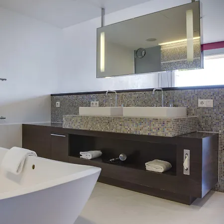 Radisson Blu Media Harbour Hotel, 4*