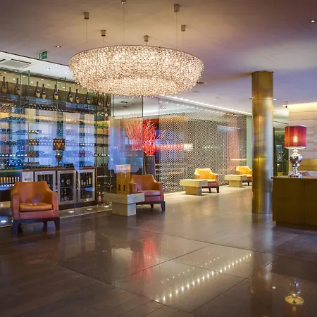 מלון Radisson Blu Media Harbour Hotel, 4*