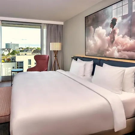 מלון Radisson Blu Media Harbour Hotel, 4*