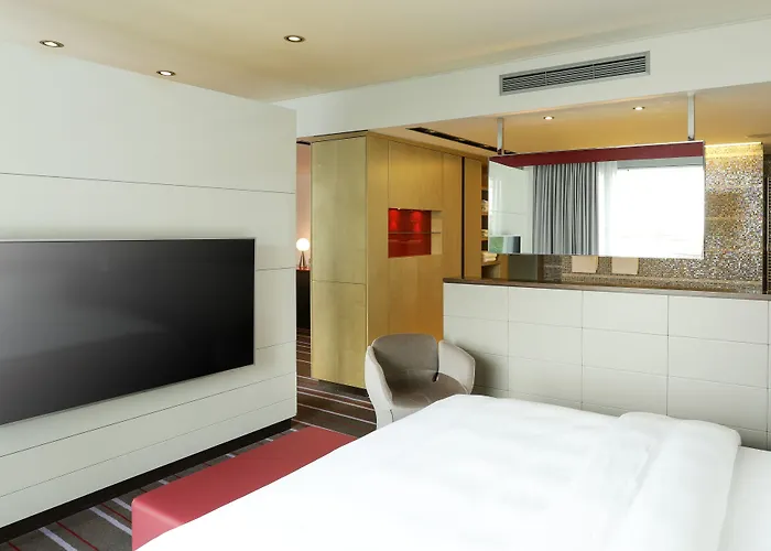 Hotel Radisson Blu Media Harbour Hotel, 4*